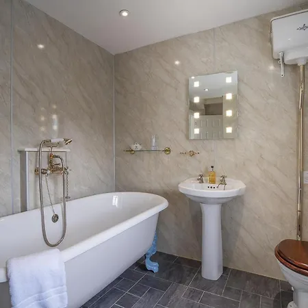 לינה וארוחת בוקר Brantholme 3*